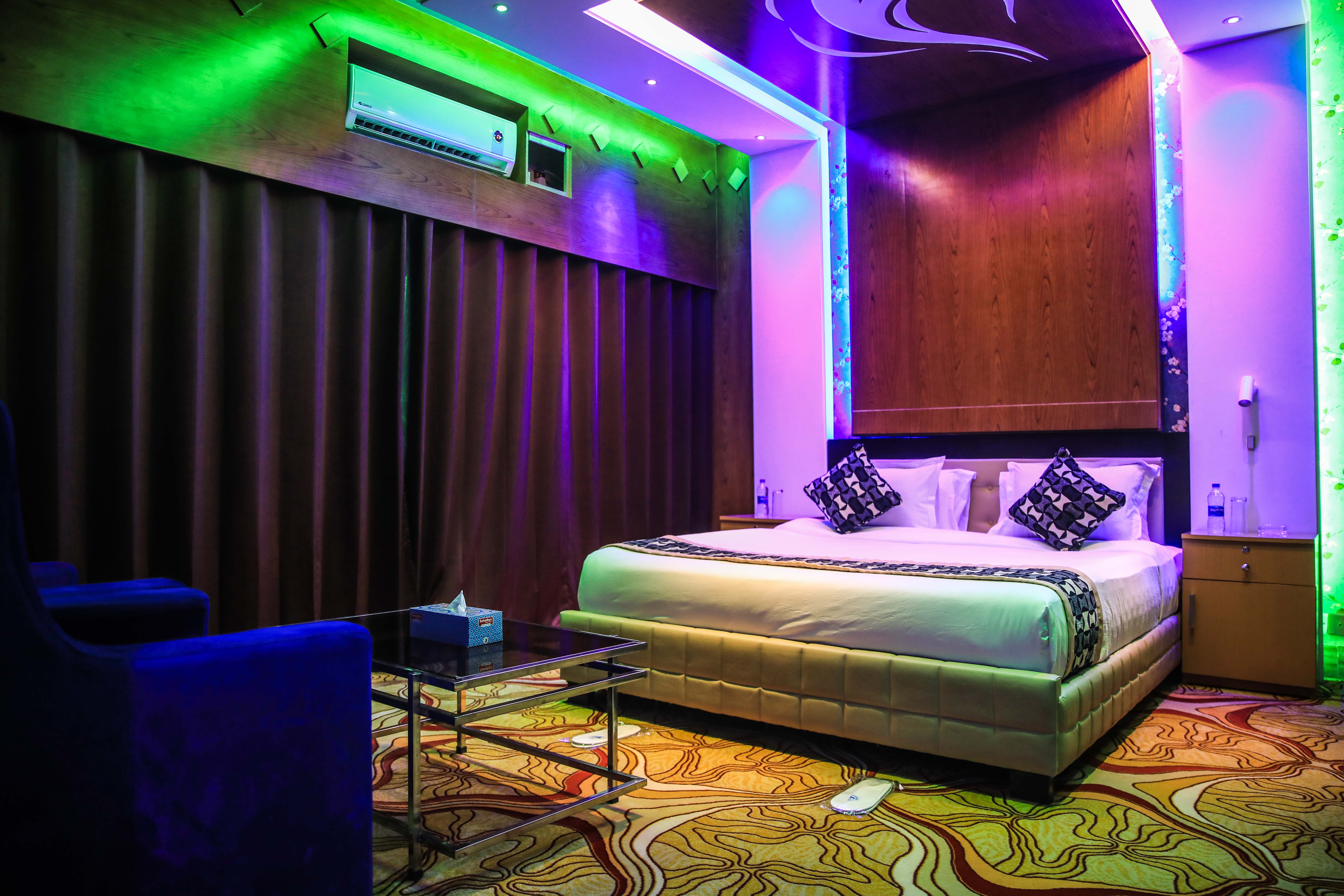 Rooms & Suites